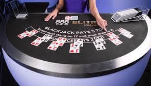 TT88 တွင် Baccarat နှင့် Live Casino ကတ်ဂိမ်းများ ကစားနေသောဆင်းသက်